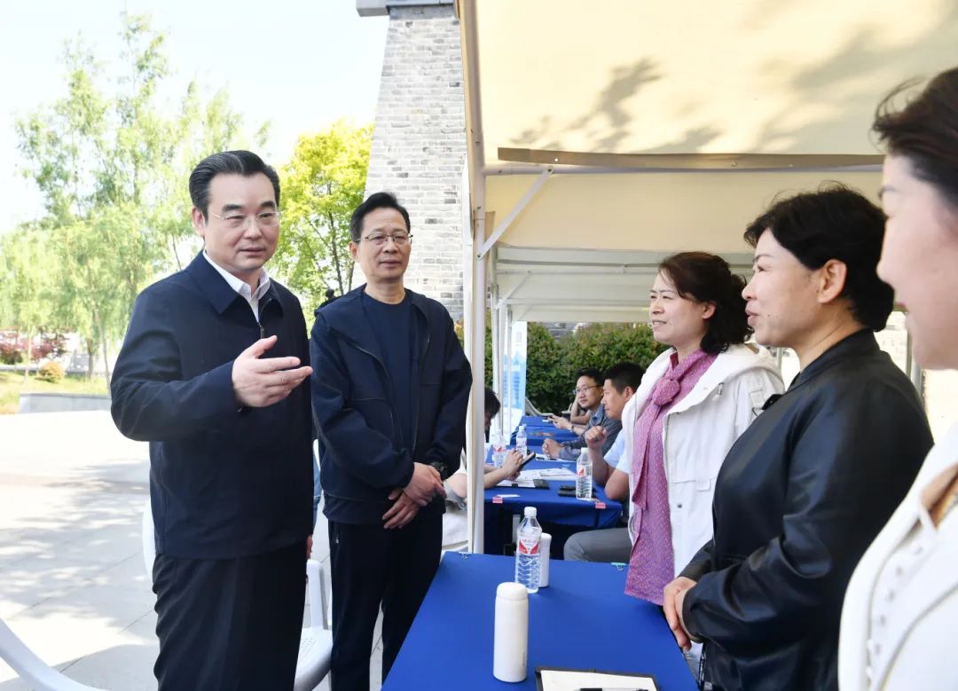 史志军调研节日促消费和安全生产工作