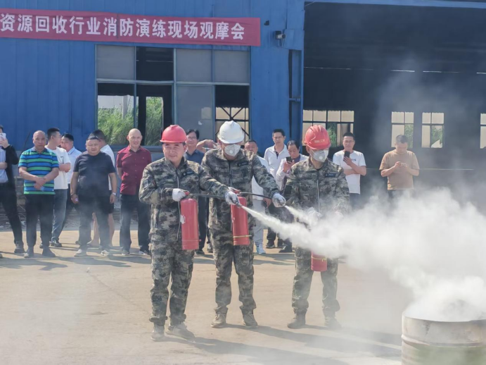 淮阴区商务局组织全区再生资源回收行业“安全生产月”专题宣讲暨应急演练现场会活动(图1)